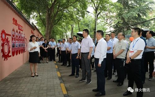 省市区社区党建检查观摩团走进烽火社区